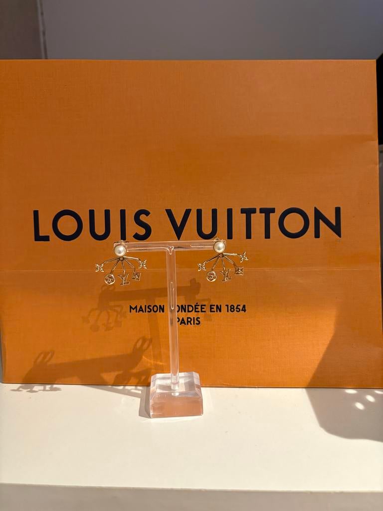 Louis Vuitton oorbellen origineel. Zo goed als nieuw, Ophalen, Overige materialen, Hangers, Zo goed als nieuw