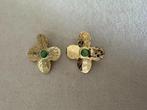 Gouden bloemen klaver oorbellen met groene steen waterproof, Overige materialen, Nieuw, Ophalen of Verzenden, Met edelsteen