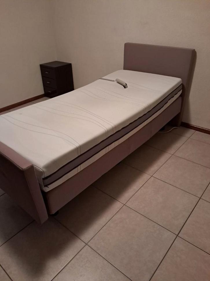 Twee stuks zo goed als nieuwe Boxspring  90 x 200, Huis en Inrichting, Complete inboedels, Ophalen of Verzenden