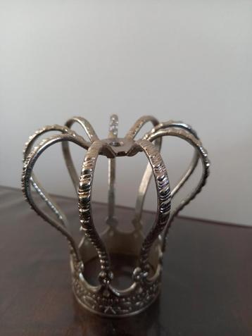Mooie zilverkleurige kroon / leuk ter decoratie
 beschikbaar voor biedingen