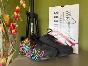 Skechers hartjes editie maat 40 beschikbaar voor biedingen