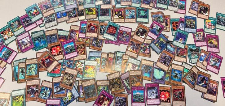 Yu-Gi-Oh partij 140 kaarten – 2003, Hobby en Vrije tijd, Verzamelkaartspellen | Yu-gi-Oh!, Zo goed als nieuw, Meerdere kaarten