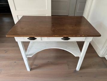 Buro/Tafeltje/Make up tafel beschikbaar voor biedingen