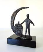 Bronzen beeldje figuur met halve cirkel Jaap Hartman 5197-b, Ophalen of Verzenden, Brons
