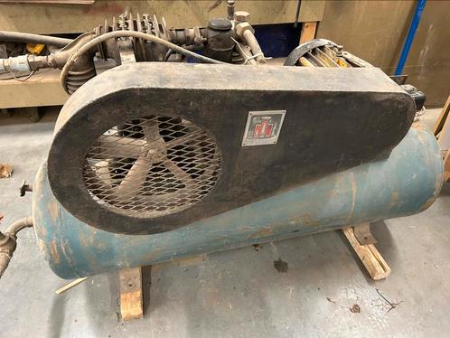 Zware compressor 380v langzaamloper 250liter tank lek!, Doe-het-zelf en Verbouw, Compressors, Gebruikt, 6 tot 10 bar, 100 liter of meer