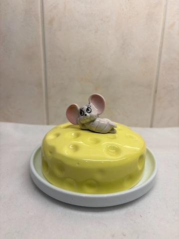 Kaas Stolpje met Muis beschikbaar voor biedingen