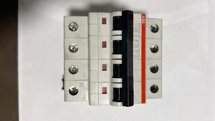 C25 vertraagde zekering – in perfecte staat, Doe-het-zelf en Verbouw, Elektra en Kabels, Zo goed als nieuw, Overige typen, Ophalen of Verzenden