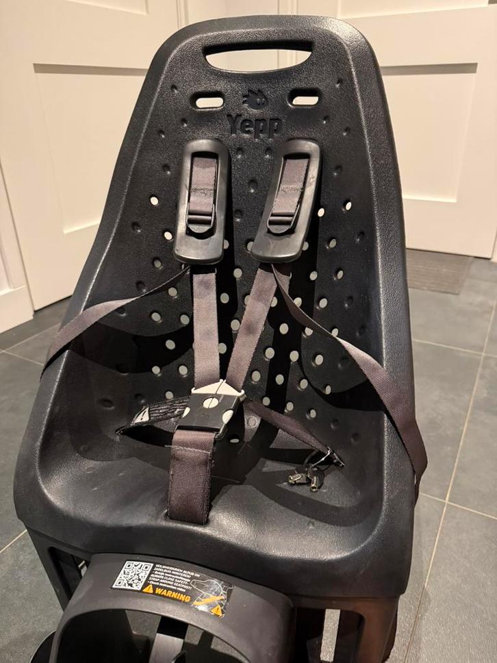 Yepp Maxi Easy Fit achterzitje, Fietsen en Brommers, Fietsaccessoires | Fietsstoeltjes, Zo goed als nieuw, Achterzitje, 15 t/m 25 kg