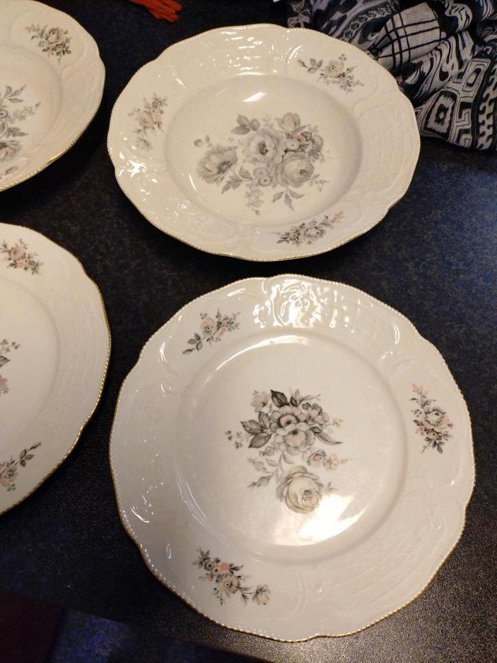 Rosenthal Classic Rose Bord(en), Huis en Inrichting, Keuken | Servies, Gebruikt, Bord(en), Overige stijlen, Porselein, Ophalen of Verzenden