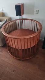 Ronde walnoothouten Bopita box, met gratis accessoires, Ophalen, Zo goed als nieuw, Rond, Boxkleed
