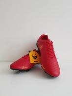 Dores Alpha Red - Voetbal schoenen - UK10 - New - Maat 44, Ophalen of Verzenden, Nieuw, Schoenen