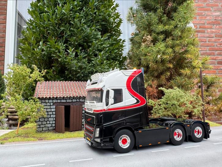 WSI - volvo FH4 Nick Willigenburg, Hobby en Vrije tijd, Modelauto's | 1:50, Zo goed als nieuw, Bus of Vrachtwagen, Wsi, Ophalen of Verzenden