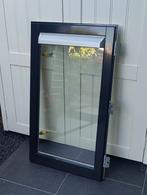 Strak afgewerkt hardhouten, rechtsdraaiend raam | HR++ glas, Ophalen, Zo goed als nieuw, Minder dan 80 cm, Gevelraam of Ruit