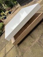 Moderne salontafel met wit blad en houten onderstel, Ophalen, Kunststof, 50 tot 100 cm, Vierkant
