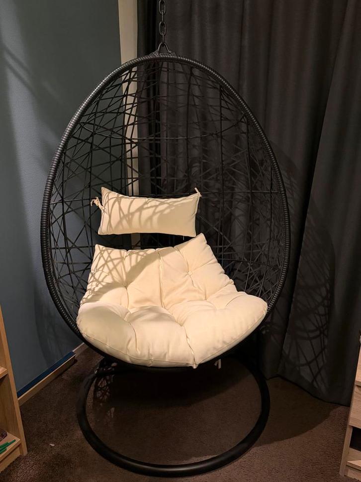 Zwarte Ei Stoel met Kussens - Nieuwstaat, Huis en Inrichting, Stoelen, Nieuw, Eén, Metaal, Zwart, Ophalen of Verzenden