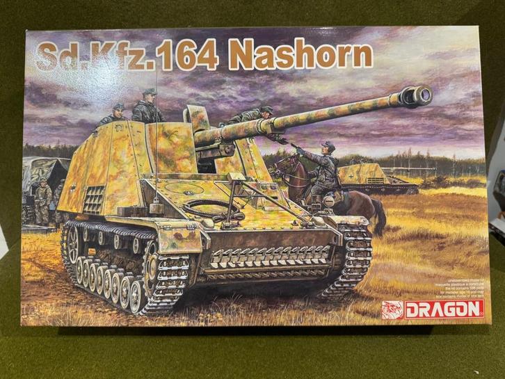 Dragon 6166 1/35 German Nashorn tank destroyer SdKfz 164, Hobby en Vrije tijd, Modelbouw | Auto's en Voertuigen, Zo goed als nieuw