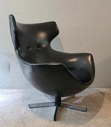 Vintage, design Egg Chair,. Pierre Guariche voor Meurop beschikbaar voor biedingen