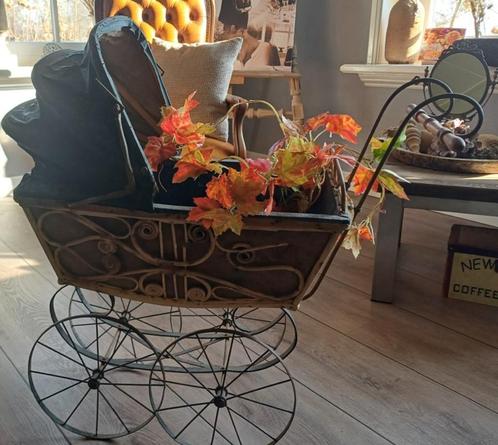 Oude antieke poppenwagen zeker 100 jaar oud, Antiek en Kunst, Antiek | Speelgoed, Ophalen