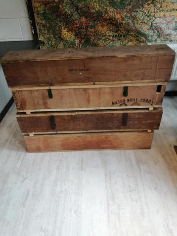 
4 stuks prachtige oude houten engelse verhuiskisten110x20  beschikbaar voor biedingen