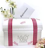 Mooie “Mr & Mrs” enveloppendoos versiert met fuchsia lint., Ophalen of Verzenden, Nieuw, Feestartikel, Geboorte of Huwelijk