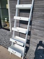 Schuine kast, muurvast, wit, Ophalen, Zo goed als nieuw