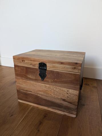 Solid mango wood chest | Massief mangohouten kist beschikbaar voor biedingen