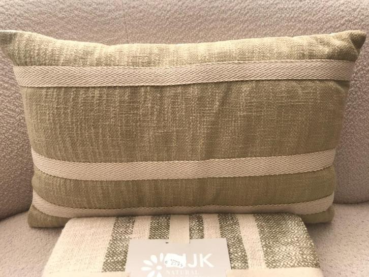 NIEUW kussen lichtgroen creme gouddraad rechthoekig, Huis en Inrichting, Woonaccessoires | Kussens, Nieuw, Groen, Rechthoekig