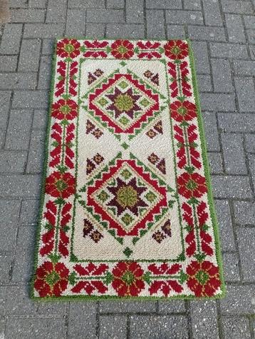 Kleurig geknoopt tapijt / vloerkleed beschikbaar voor biedingen
