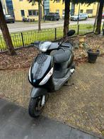 Nette Piaggio Zip 2014, Fietsen en Brommers, Scooters | Piaggio, Ophalen, Gebruikt, Zip, Benzine