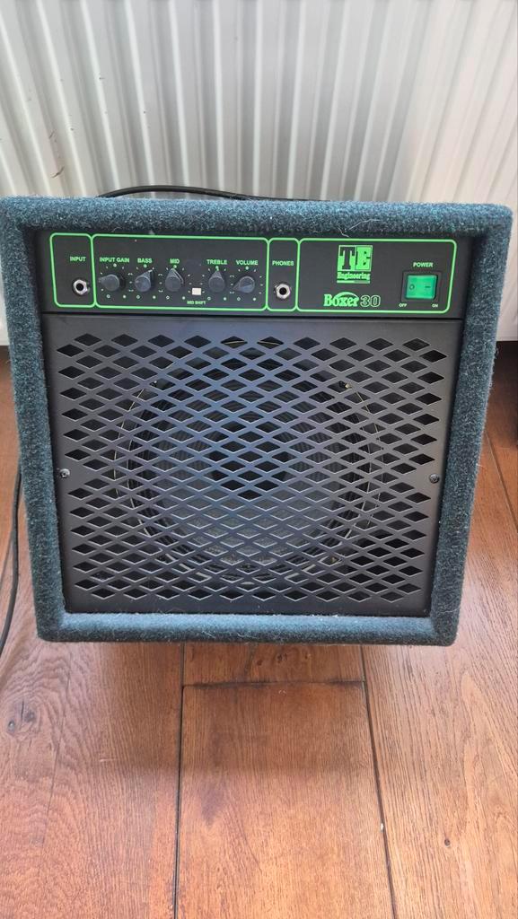 Tracé Elliot Boxer 30 Basversterker - Jaren 90 Model, Muziek en Instrumenten, Versterkers | Bas en Gitaar, Minder dan 50 watt
