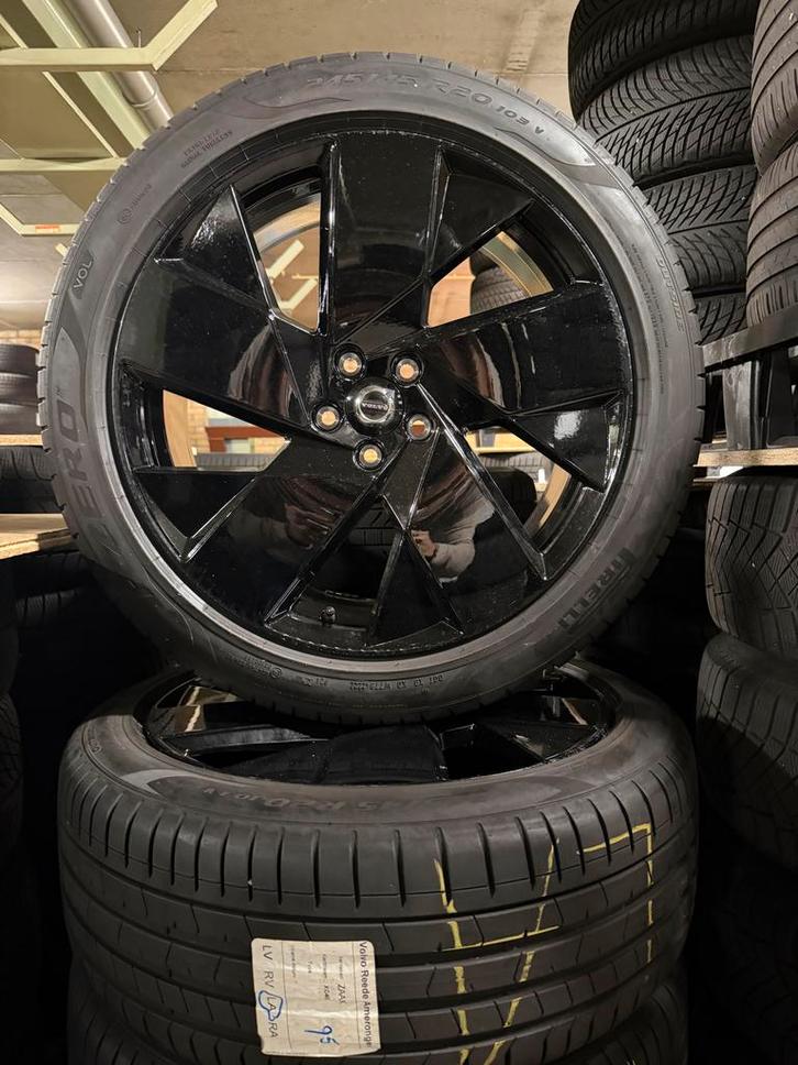 Volvo XC40 Black Edition Zomerset 245-45-20, Auto-onderdelen, Banden en Velgen, Banden en Velgen, Zomerbanden, 20 inch, 245 mm