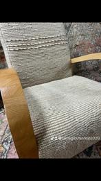 Handgemaakte fauteuil met notenhout en zanafi stof