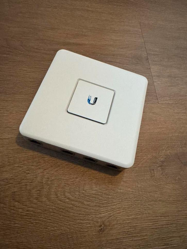 UniFi USG Security Gateway - Router, Computers en Software, Routers en Modems, Gebruikt, Router, Ophalen of Verzenden