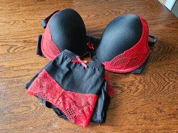 Lingerie Setje zwart/rood BH 75E met Slip en Hipster 36/38 beschikbaar voor biedingen