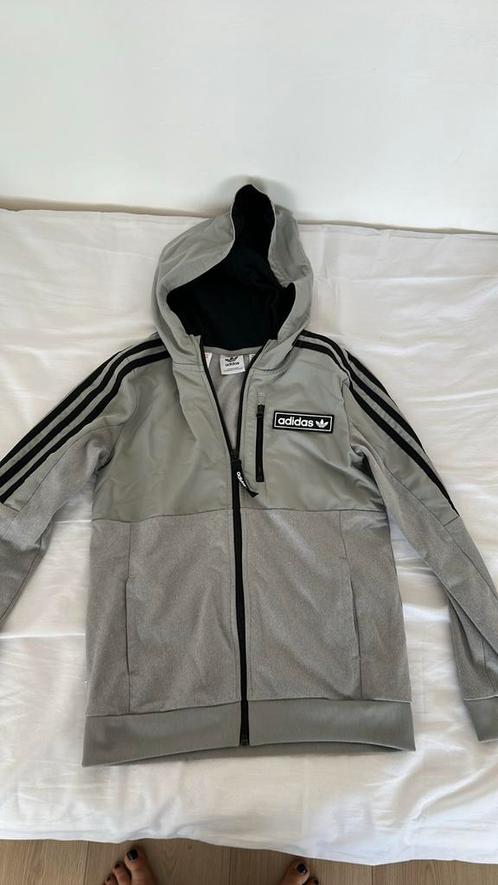 Vest Adidas maat 140, Kinderen en Baby's, Kinderkleding | Maat 140, Zo goed als nieuw, Meisje, Trui of Vest, Ophalen