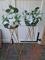 2 hoge standaards met kunstbloemen, Ophalen of Verzenden, Zo goed als nieuw, Wasrek