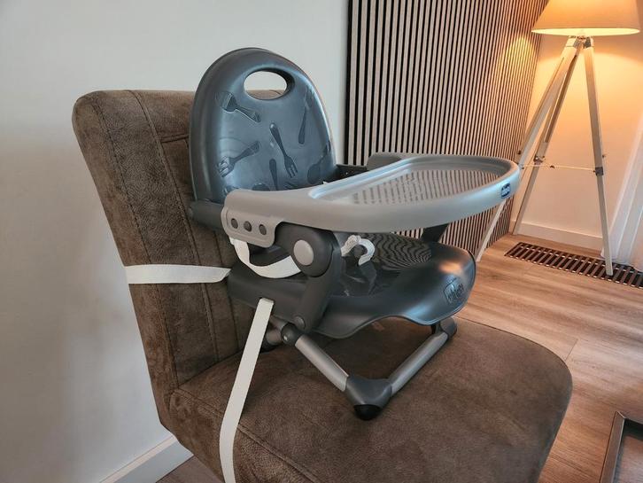 Chicco stoelverhoger inklapbaar grijs, Kinderen en Baby's, Kinderstoelen, Nieuw, Inklapstoel, Afneembaar eetblad, Gordel(s), Ophalen of Verzenden