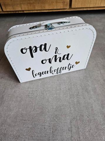 Leuk Opa & Oma Logeerkoffertje beschikbaar voor biedingen