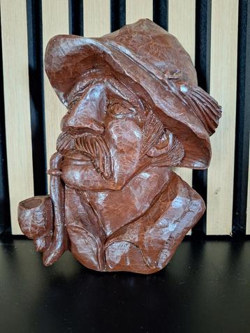 Houten Wandsculptuur Man met Pijp beschikbaar voor biedingen
