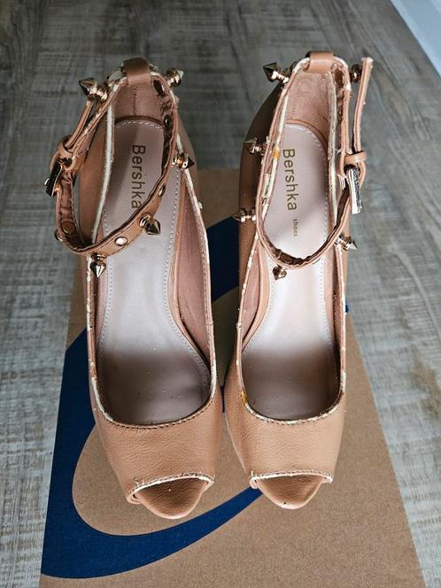 Hoge hakken pumps maat 36(high heels,stiletto's,naaldhakken), Kleding | Dames, Schoenen, Gedragen, Pumps, Bruin, Ophalen of Verzenden