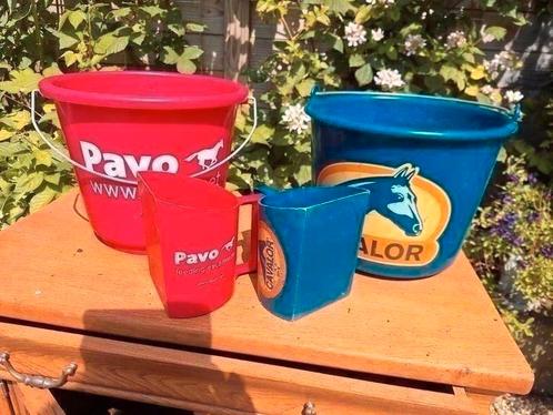 Pavo & Cavalor emmer voeremmer emmers voeremmers, Huis en Inrichting, Emmers, Zo goed als nieuw, Kunststof, Met handgreep, Ophalen of Verzenden