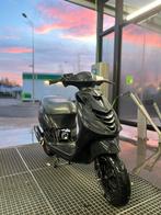 70cc 2t, Fietsen en Brommers, Scooters | Piaggio, Ophalen of Verzenden, Zo goed als nieuw, Tweetakt, Zip