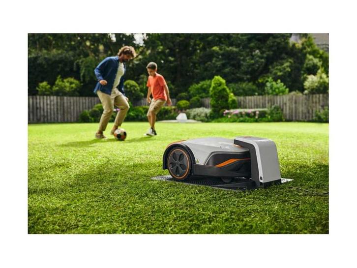 Stihl Inow 5 Robot Grasmaaier, Zakelijke goederen, Machines en Bouw | Tuin, Park en Bosbouw, Maaier