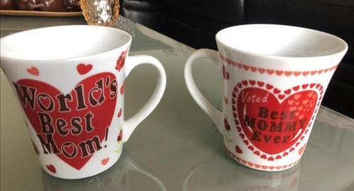 Twee mokken mama verkoop ik voor 4 euros per stuk. Beide 7€, Huis en Inrichting, Keuken | Servies, Zo goed als nieuw, Kop(pen) en/of Schotel(s)