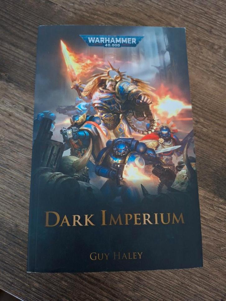 paperback: warhammer- Dark Imperium I, Boeken, Fantasy, Zo goed als nieuw, Ophalen of Verzenden