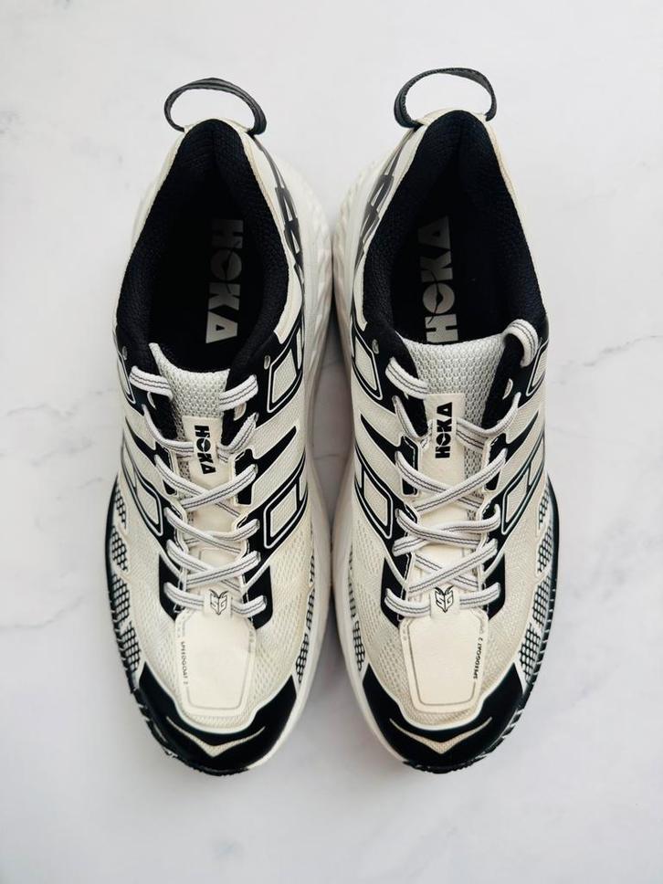 HOKA Speedgoat 2 - 44 2/3, Kleding | Heren, Schoenen, Zo goed als nieuw, Sportschoenen, Wit, Ophalen of Verzenden