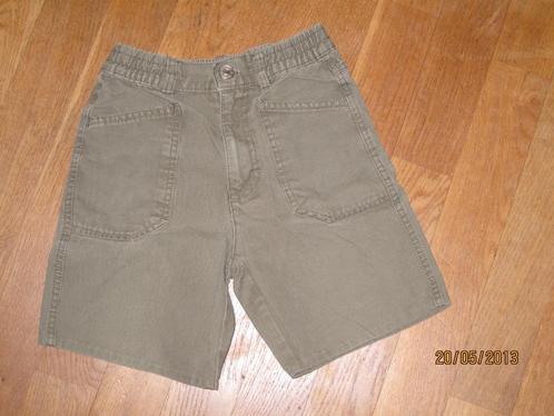 Star Bugs legergroene korte broek maat 122, Kinderen en Baby's, Kinderkleding | Maat 122, Gebruikt, Jongen, Broek, Ophalen of Verzenden