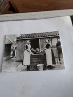 URK.  VROUWEN HALEN WATER UIT PUT, Ophalen of Verzenden, Flevoland