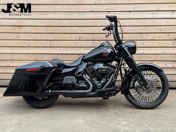 HARLEY-DAVIDSON ROAD KING FLHR BLACK EDITION (bj 2016) beschikbaar voor biedingen