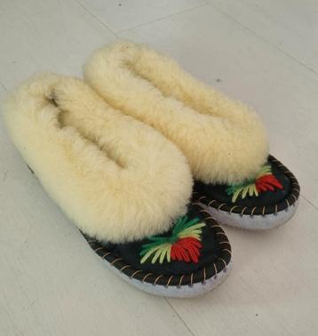 Handgemaakte pantoffels van schapenvacht + leer beschikbaar voor biedingen